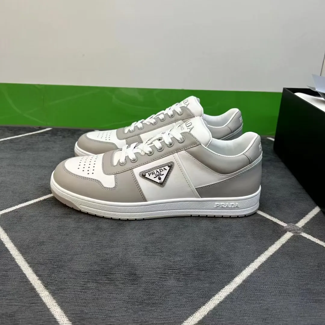 P380 Yuan 38-45 Prada Prada’s new men’s leather sports shoes, the highest version on the market, any comparison is welcome🆚! The original leather has excellent texture and is super high-end! Fetal sheep net lining imported from Italy, removable pad! Luxurious materials and fine workmanship, highly recommended!